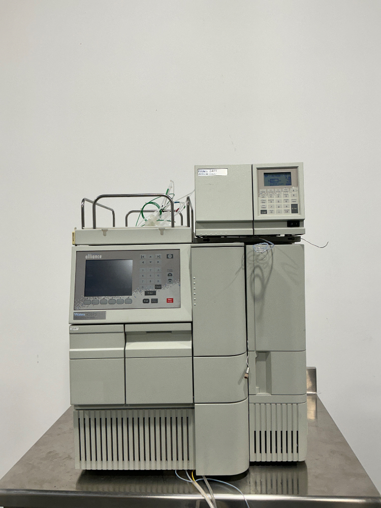 Image of Waters Alliance e2695 with 2489 UV/Visible Detector HPLC
